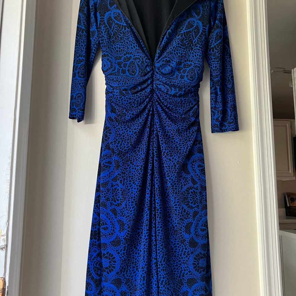 David Meister Flattering Dress in Beautiful blue and black stretchy fabric. - Picture 4 of 5
